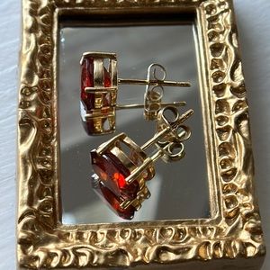 14 Karat Yellow Gold Garnet Earrings